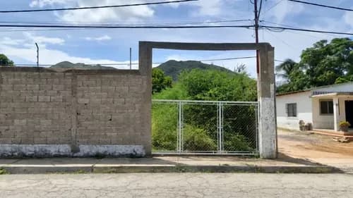 Oportunidad De Inversión, Terreno Con Proyecto, En La Mira, Playa El Agua, Constituido Por 1.128,15 M2, Estratégicamente Ubicado En Una Zona Privilegiada Que Combina El Clima De Playa Y Montaña.