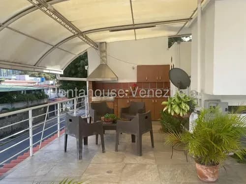 Remodelada Y Con Una Gran Distribucion Con 4 Habitaciones, 3 Baños Y Grandes Comodidades Casa En Venta La California Norte - 26-1269 - Jca
