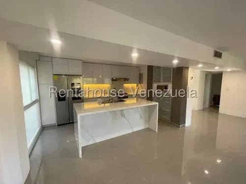 Increíble Apartamento Dúplex De 183 M2 En Venta, Completamente Remodelado Con Acabados De Primera, Ubicado En Una De Las Mejores Calles De La Boyera