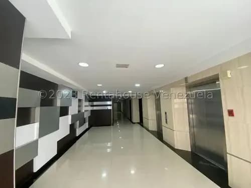 Invierte, En Una Exclusiva Torre Financiera Donde Podrás Organizar Tu Oficina De Negocios Con Elegancia Y Confort. Consta De 84 Mts2 Y Dos 2 Salas De Baño, En Obra Gris. Magnifica Vista Panorámica Al