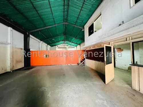 Raíza Suárez Vende 2 5 7 9 9 9 Galpón Comercial Con Luz Trifásica Directa, Área De Oficina Y Baños En La Zona Centro De Barquisimeto