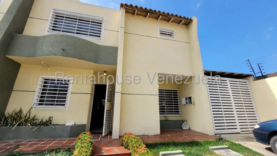 Casa (Duplex) en Alquiler en Ave Intercomunal, Lara