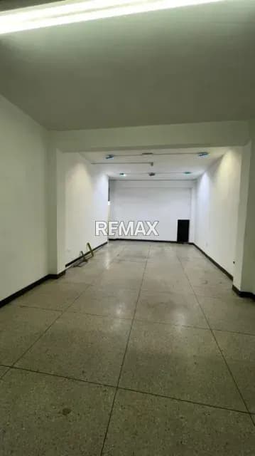 EN ALQUILER LOCAL COMERCIAL EN LA AVENIDA VENEZUELA CON CALLE 42