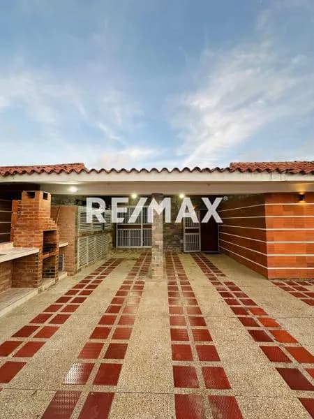 TE PRESENTAMOS ESTA OPCIÓN PERFECTA DE TOWN HOUSE PARA DISFRUTAR DE MOMENTOS DE TRANQUILIDAD Y DESCANSO EN UNO DE LOS DESTINOS TURÍSTICOS MÁS HERMOSOS DE VENEZUELA, TUCACAS. CONJUNTO PESCADORES II.