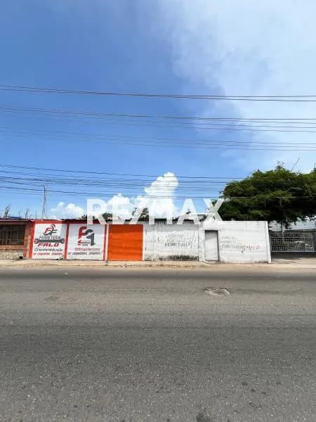 Galpón en la avenida principal de Pomona