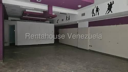 Local En Alquiler Con Una Ubicación Excelente En Agua Blanca - Valencia (#26-224) Que Te Brinda Alto Tránsito Vehicular Y Peatonal. Rodeado De Comercios En Una Zona Segura. Cliente Directo