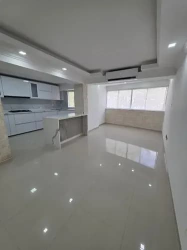 Apartamento En Venta El Parral Res. Don Manuel - Totalmente Remodelado - Piso Bajo - Planta 50%. Gerardo Hurtado