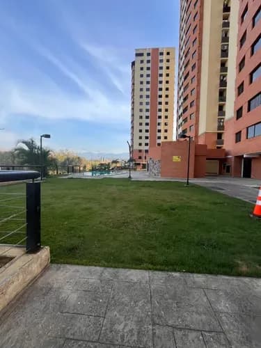 Apartamento En Alquiler, Res Valle Alto, Mañongo, Amoblado Planta 50%, Abril Sn