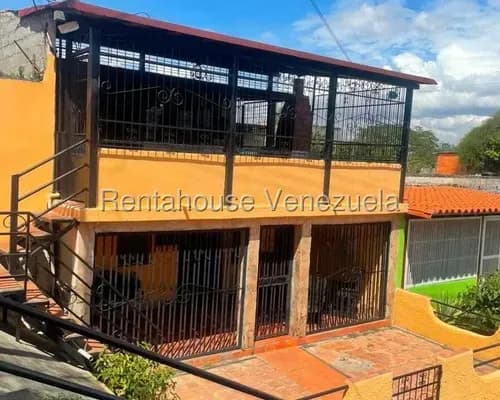 Andreymar Canelón Vende Hermosa Casa Duplex En El Trigal Cabudare, Cómodas Habitaciones, Hermosa Cocina, Cerca A Comercios Y Colegios.