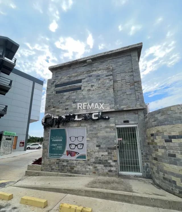 Se Ofrece en Venta Local Comercial en Planta Baja en el Centro Comercial Paos en la Ciudad de Barcelona