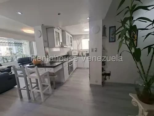 Oportunidad En Altagracia - Apartamento Actualizado Con Conectividad Total - Mm