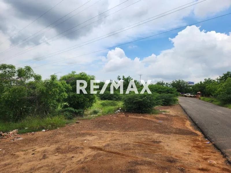 Terreno vía al Aeropuerto La Chinita, Maracaibo. En venta