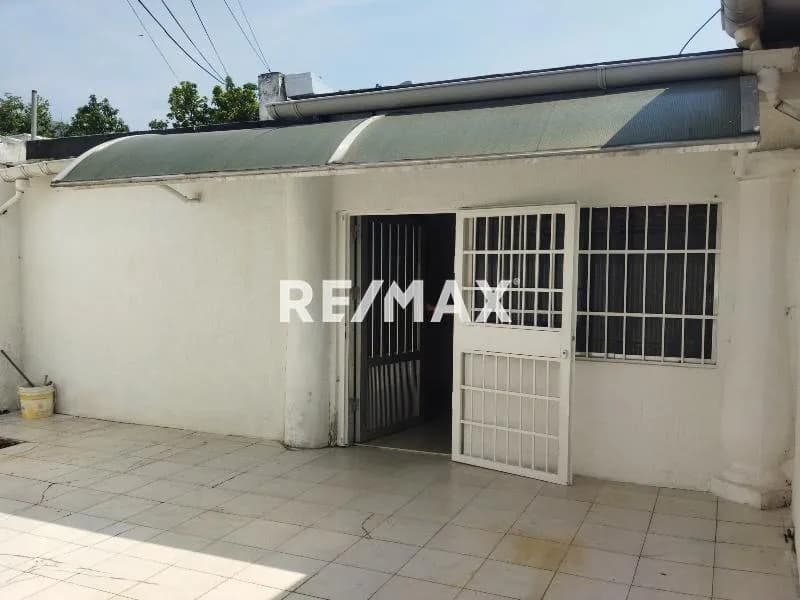 Se Alquila Local Comercial en la Urb. El Toro Las Delicias