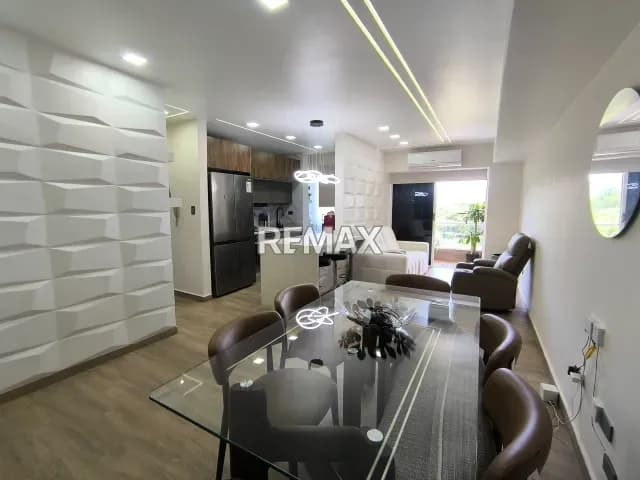 En venta moderno apartamento en Resd. Balcones del Viento en Tazajal, Naguanagua