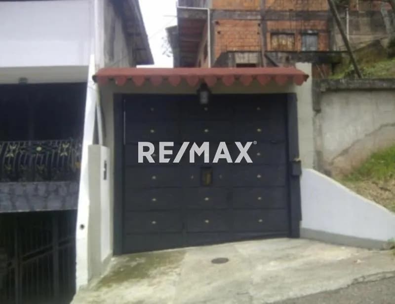 Casa BiFamiliar en Venta