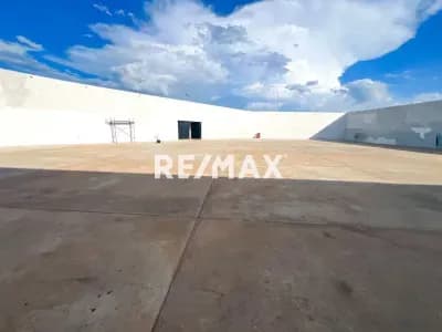Alquiler de local comercial y espacios de negocios en la autopista 1, a pocos metros del puente Rafael Urdaneta