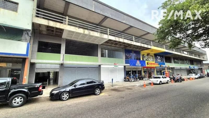 En Venta! Local comercial a Estrenar en la Prolongación de la 5ta Avenida,