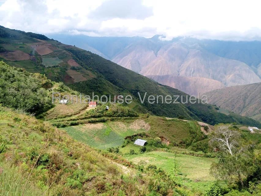 Terreno (Comercial) en Venta en Loma del Medio, Trujillo