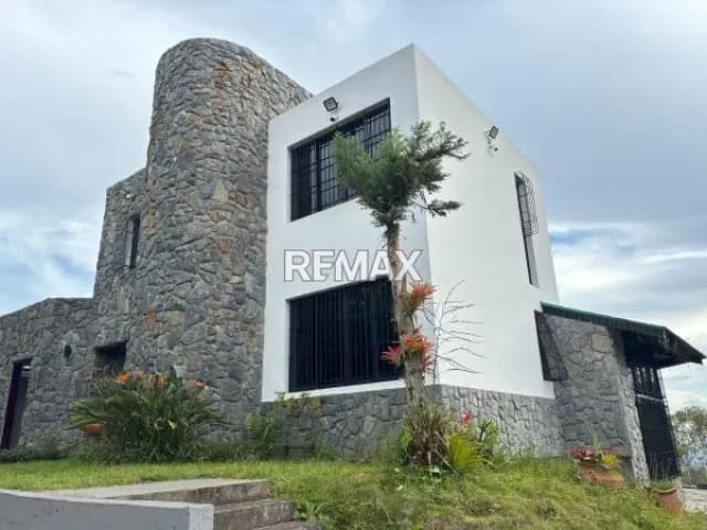 CASA EN VENTA, Lomas de Club de Campo