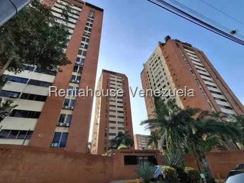 Karen García Alquila Bello Apartamento Amoblado Al Este De Barquisimeto, Amplias Habitaciones, Cocina Empotrada, Piscina Y Parque Infantil.