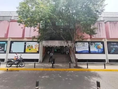 Jip 26-4076. Rent-a-house Alquila Local Comercial De 9 Mts2, Vigilancia Privada, 1 P/e, Excelente Ubicacion . C.c La Capilla, Maracay