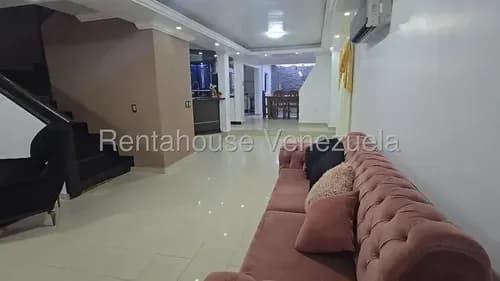 Daniela Linarez Vende Lindo Townhouse Amoblado Con Cocina Moderna, 4 Habitaciones, 4 Baños, Planta Eléctrica, Villa Roca Cabudare