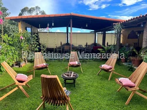 Estupenda Casa En Club De Campo, San Antonio De Los Altos. Hermoso Jardín Con Área De Parrillera, Vista Panorámica. Amplia Y Muy Acogedora 26-5853 Ng
