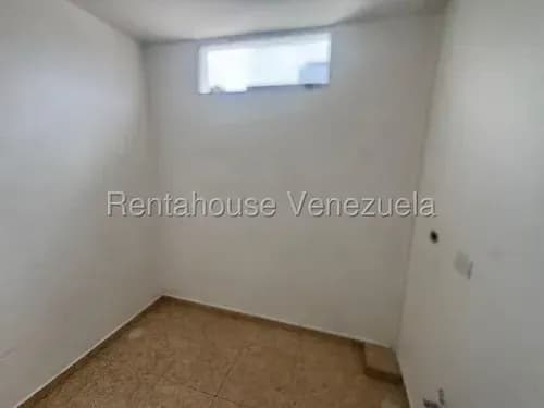 Edixon Curiel Ofrece En Alquiler Amplio Local Comercial Al Este De Barquisimeto, Excelente Oportunidad De Desarrollar Cualquier Tipo De Actividad Comercial.