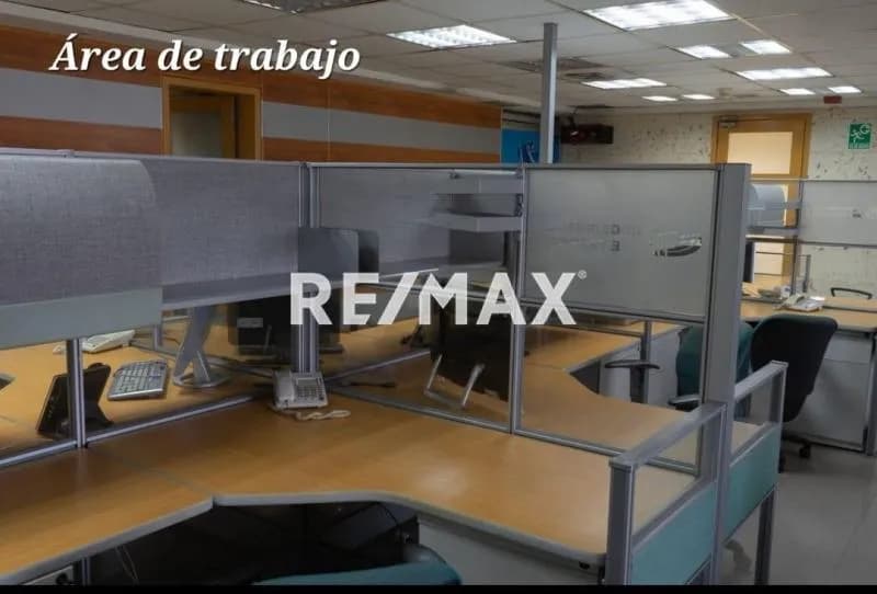 Media Planta AMOBLADA en Venta en la Torre Phelps de 264 m2