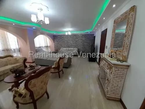 Kc.g #26-8447 Espaciosa, Iluminada Muy Bien Distribuido Apartamento ,estilo Moderno En Venta Ubicada En San Antonio De Los Altos Las Salías