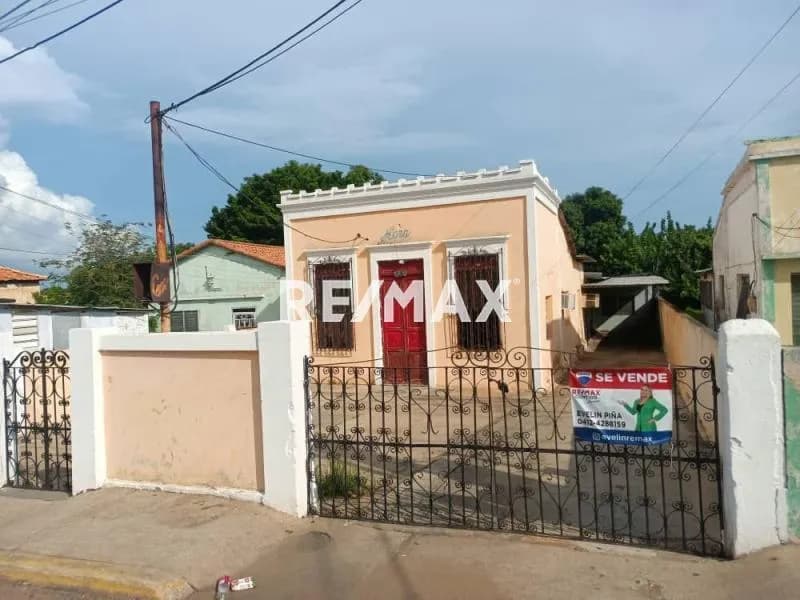 Casa para remodelar con Terreno en Sector Pomona. En Venta