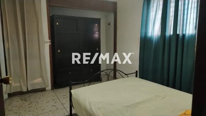 SE ALQUILA HABITACION EN EL CENTRO-OESTE