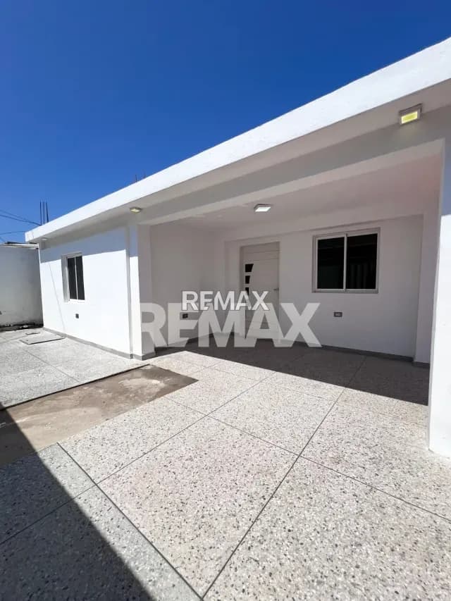 Te invito a conocer esta hermosa casa en la Urbanización la popular