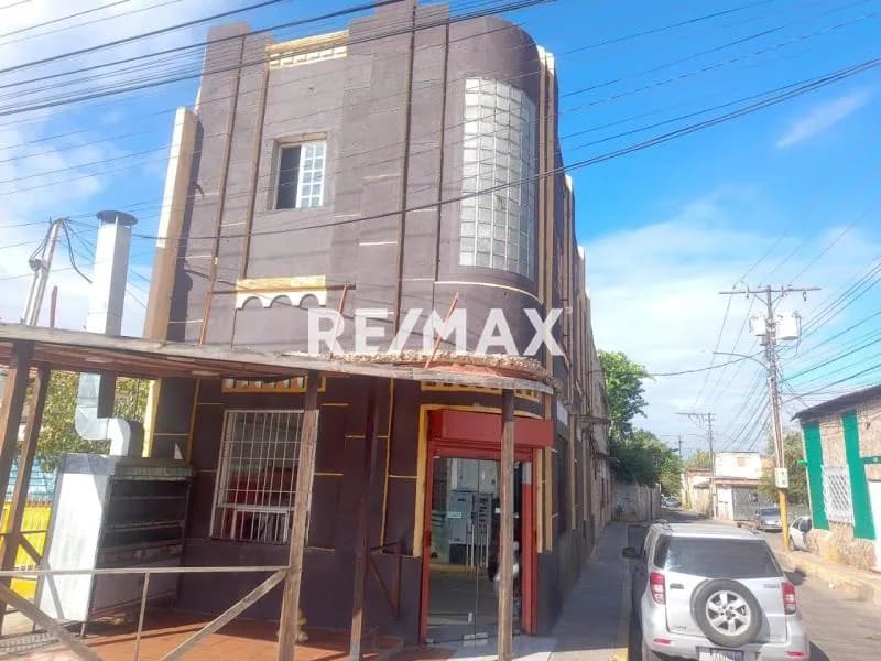 En venta local de dos plantas