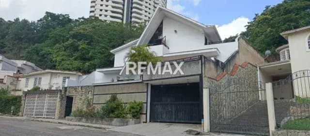 Casa Colonial de Niveles en venta en la Urb. Terrazas de los Nisperos