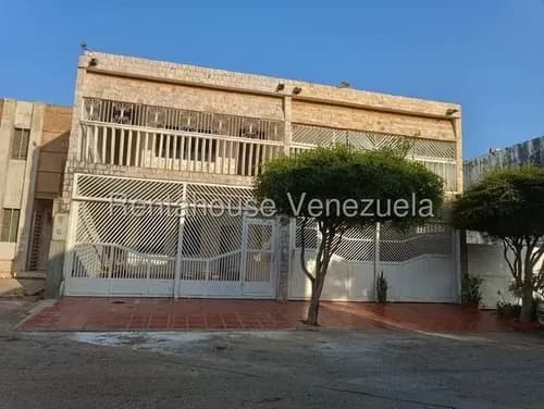 Townhouse En Alquiler En Las Naciones Semiamoblado..mls 26-14035..kb