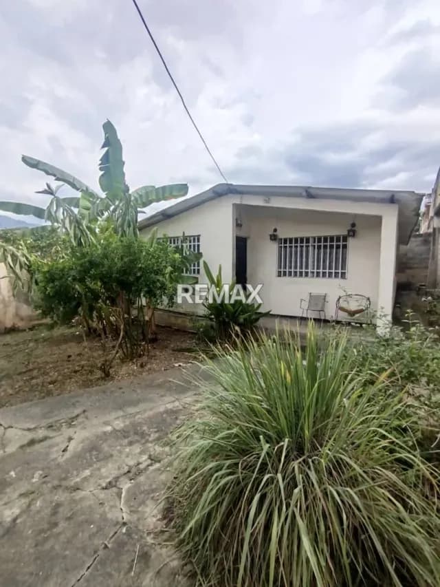 Se vende esta casa, ubicada en el sector San Luis de Valera