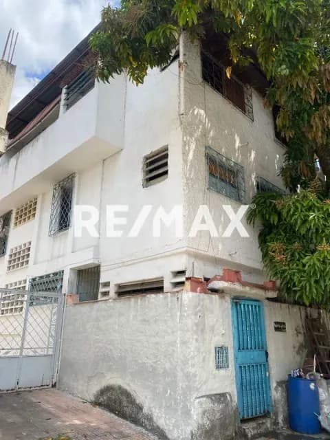Casa en venta Los Chorros para remodelar