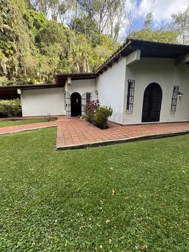 Casa En Venta En La Urb Los Geranios En El Hatillo Miranda Caracas Distrito Capital.