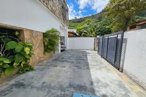 Venta De Casa En San Bernardino 158202or 650m2/6h+1hs/6b+1bs/4pe