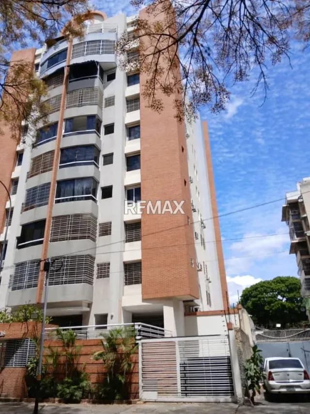 APARTAMENTO EN VENTA - URB. EL PARAÍSO