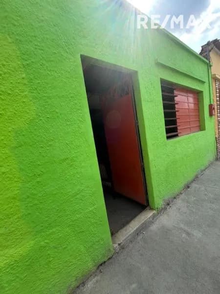 EN VENTA TERRENO CON PARED PERIMETRAL EN EL CASCO HISTORICO DE BARQUISIMETO.