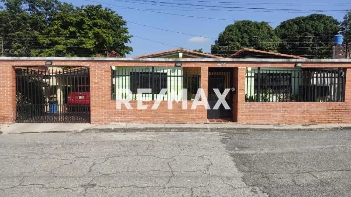 CASA EN VENTA URBANIZACION LOS SAMANES