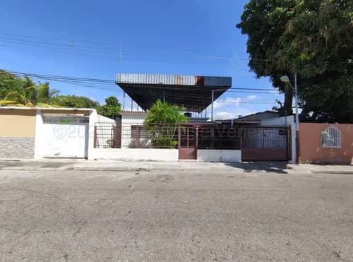 Casa En Venta En La Coromoto Lista Para Firmar Amplia Cómoda Segura Grande Nela 25-14239