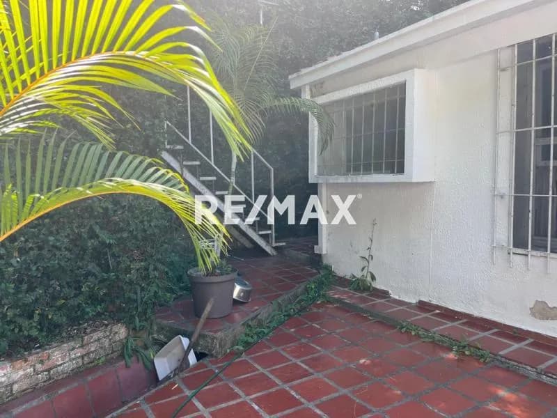 CASA EN VENTA EL PENON 800M2 T