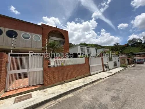 Ip Vendo Casa En Alto Prado De Dos Niveles, Amplios Espacios Y Bien Conservada 26-19458 Yf