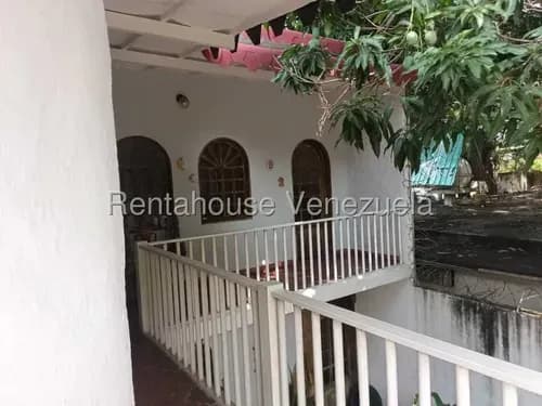 Hermosa Casa En Venta El Limón Maracay De Dos Plantas Excelente Ubicación 4 Habitaciones 3 Baños Patio Jardín Nela 25-14251
