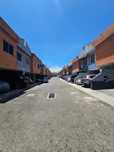 Angelica Rivas Vende Town House En Residencias Villas Santa Cruz, San Diego Carabobo