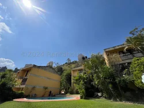 Agradable Townhouse En Venta Lomas De Prados Del Este Abm