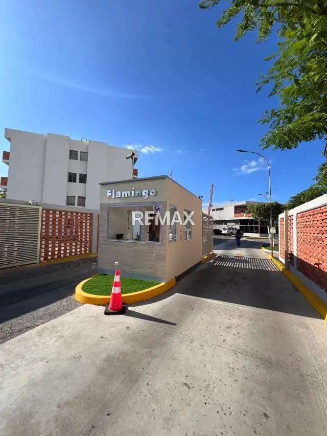 EN VENTA AMPLIO APARTAMENTO TIPO PENTHOUSE EN RESIDENCIAS FLAMINGO LECHERÍA VENEZUELA